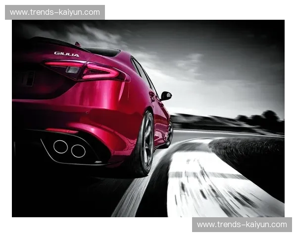 布拉迪vs新圣徒：当传奇遇上新势力，足球的荣耀之战一触即发！